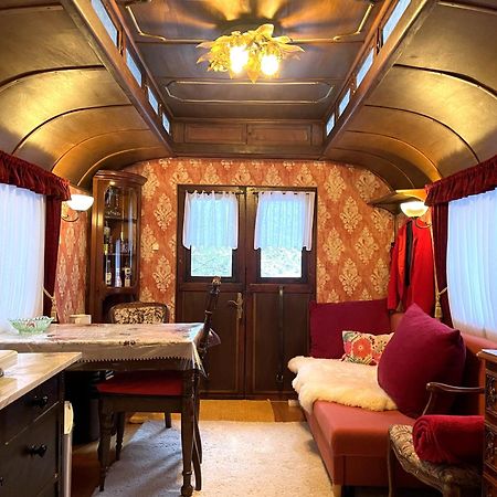 Historischer Zirkuswagen Mit Terrasse Und Blick Ins Gruene Witzenhausen Buitenkant foto
