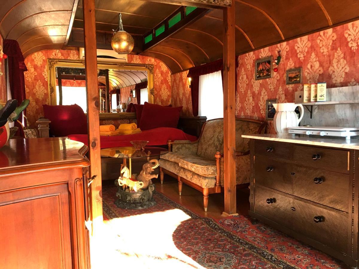 Historischer Zirkuswagen Mit Terrasse Und Blick Ins Gruene Witzenhausen Buitenkant foto